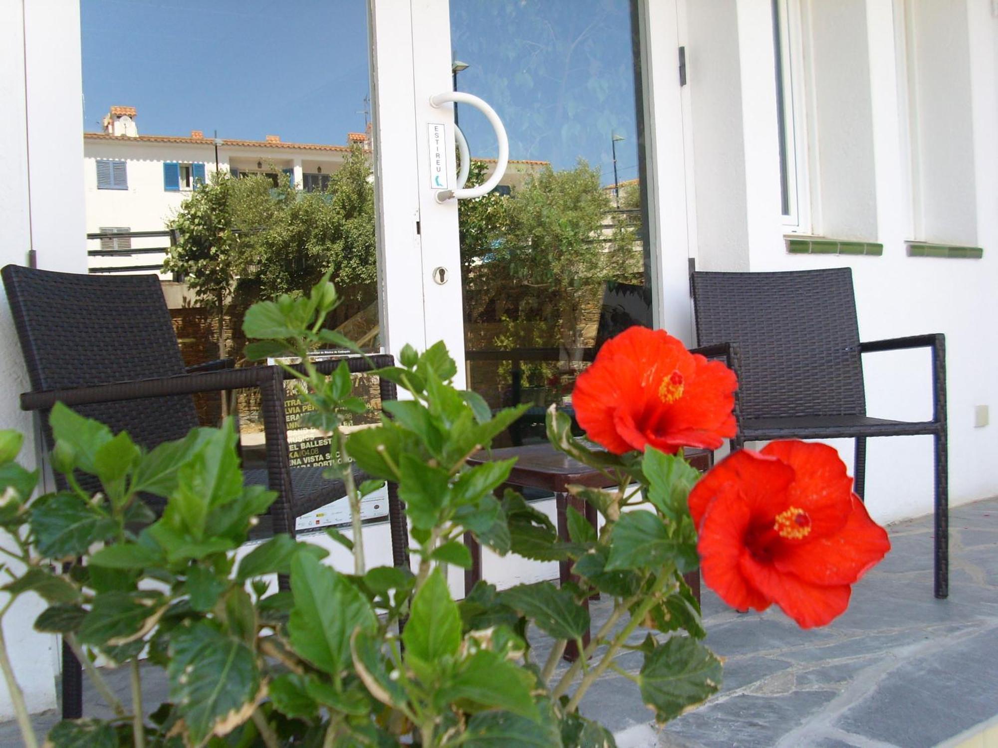 Hotel Nou Estrelles Cadaques Exterior photo